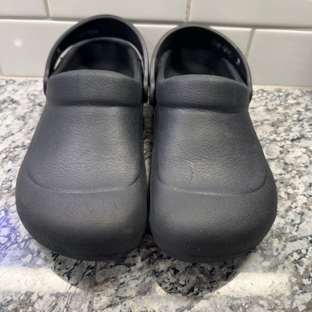 Women’s bistro work clog crocs size 7